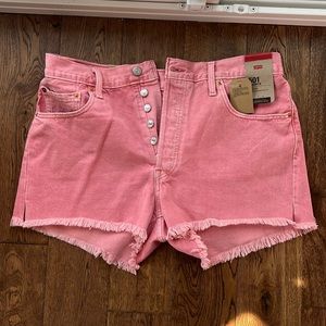 Salmon colored Levi’s shorts